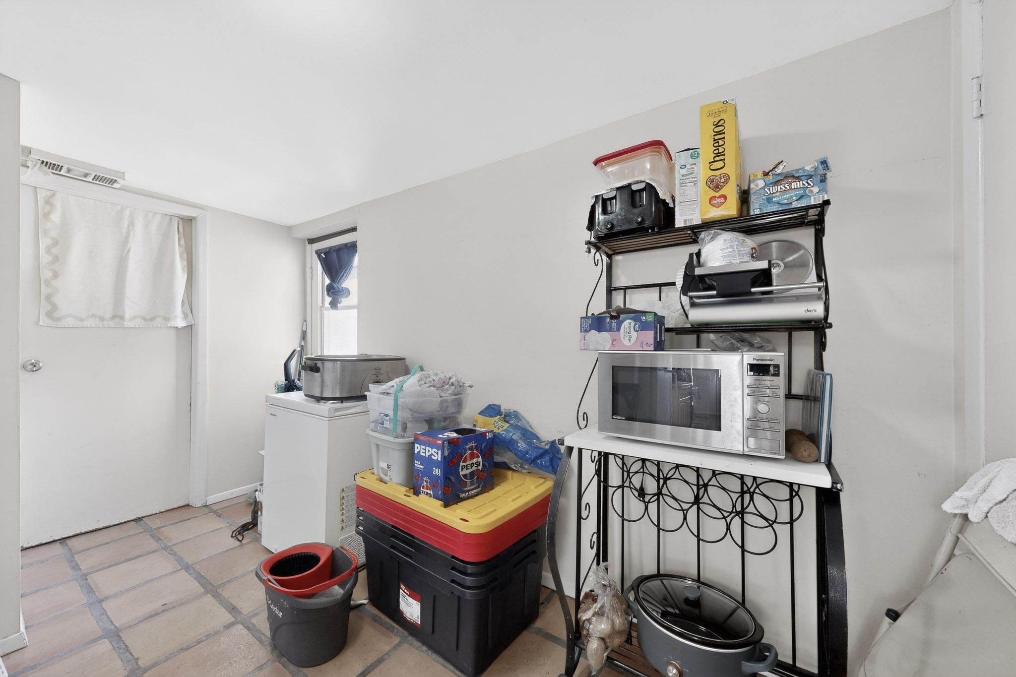 1711 A-D El Camino Real Street