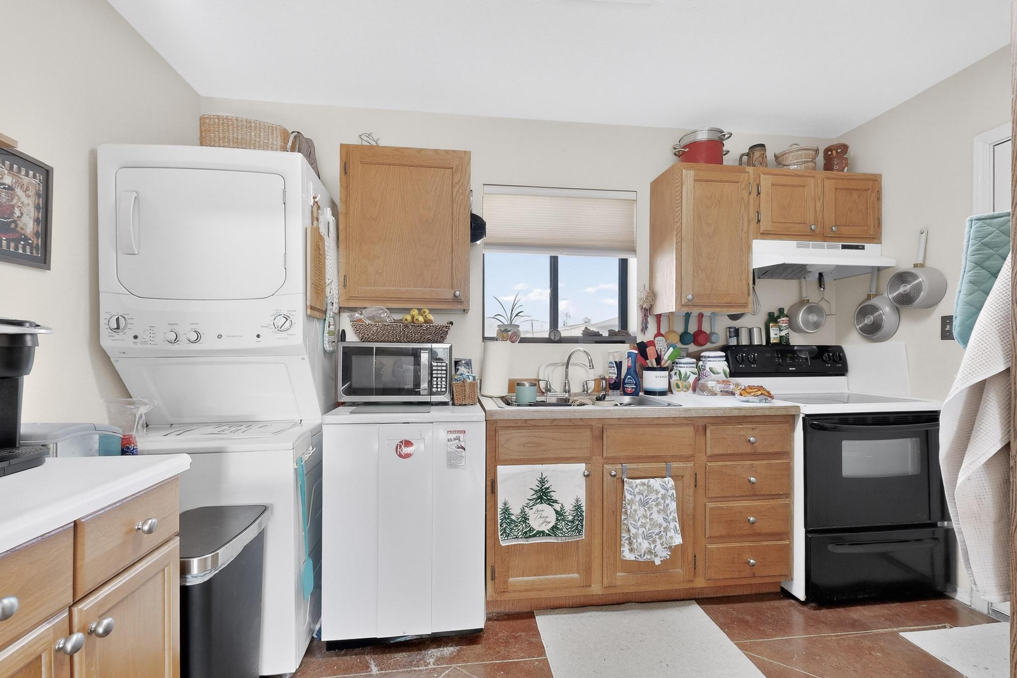 1711 A-D El Camino Real Street