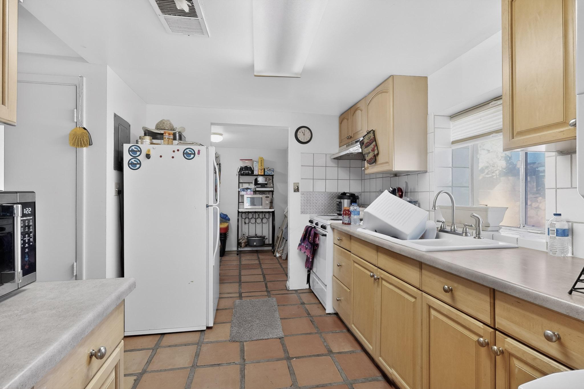 1711 A-D El Camino Real Street