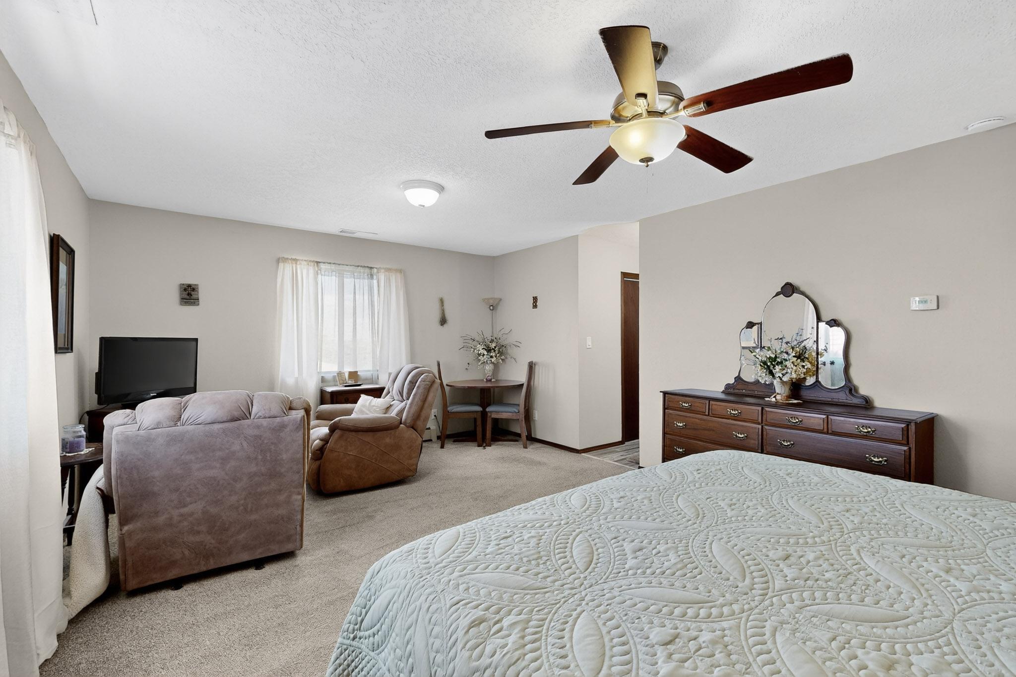 1407 VALLEY VIEW Drive SW