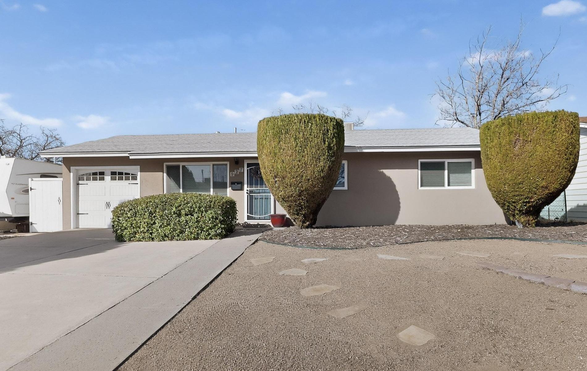 927 Walker Drive NE