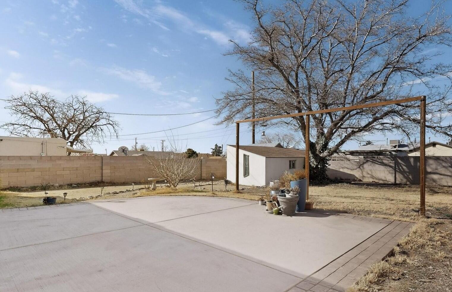 927 Walker Drive NE