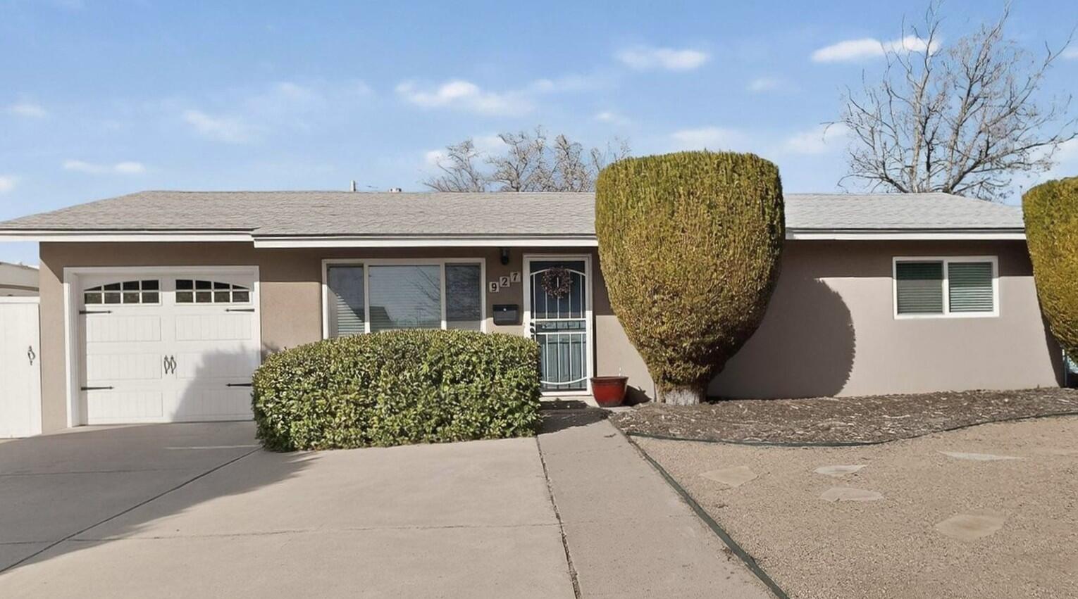 927 Walker Drive NE