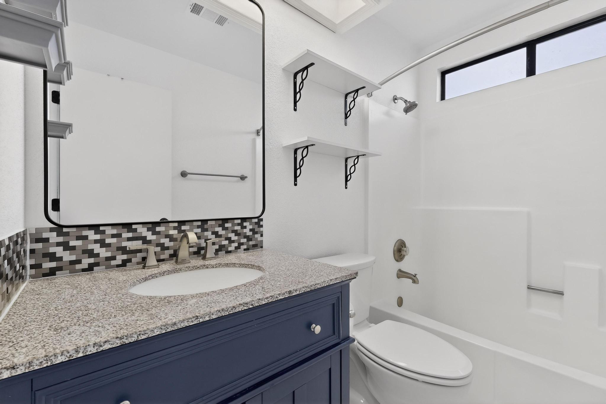 2012 Aspenwood Avenue NW