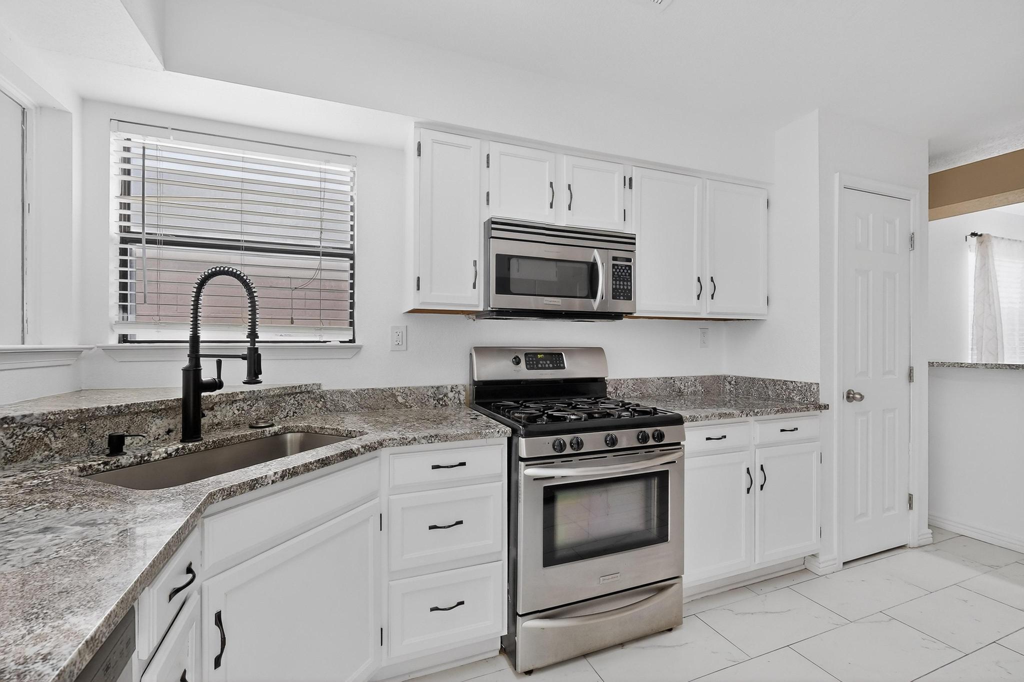 2012 Aspenwood Avenue NW