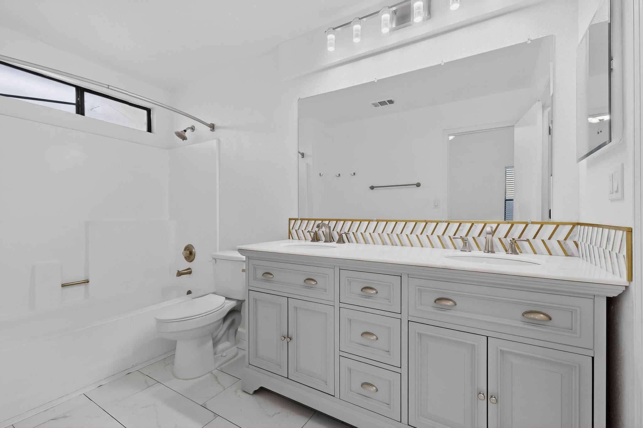 2012 Aspenwood Avenue NW