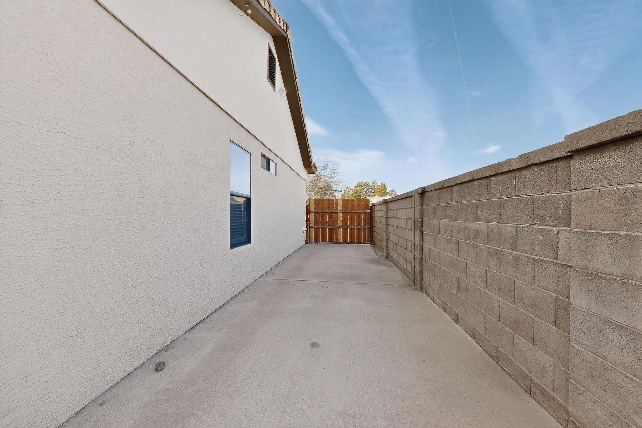 2012 Aspenwood Avenue NW