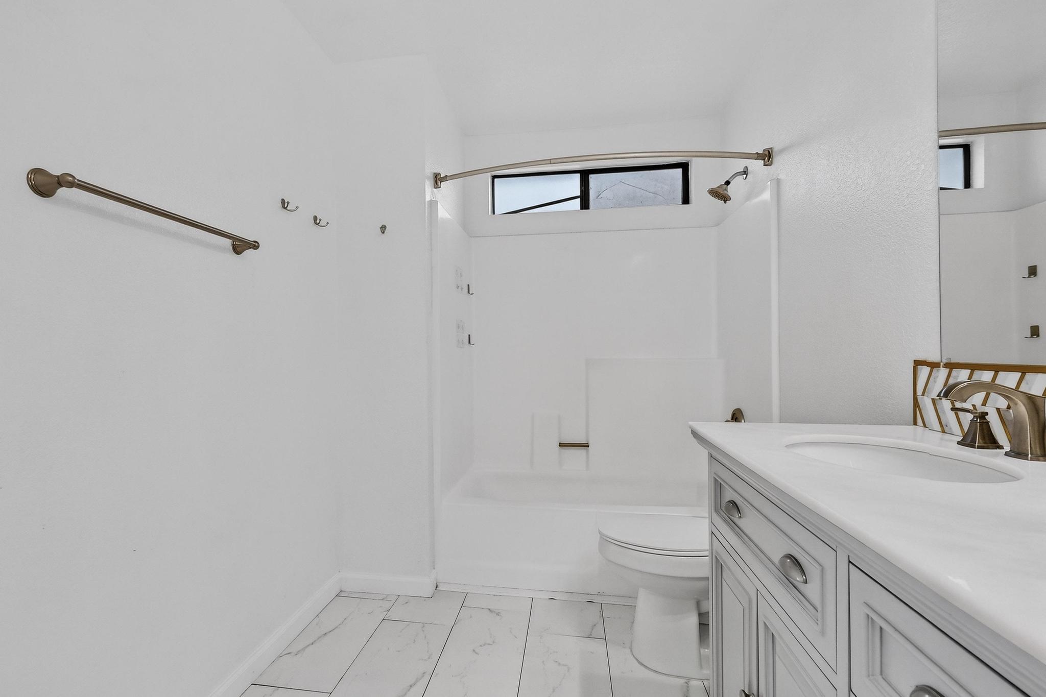 2012 Aspenwood Avenue NW