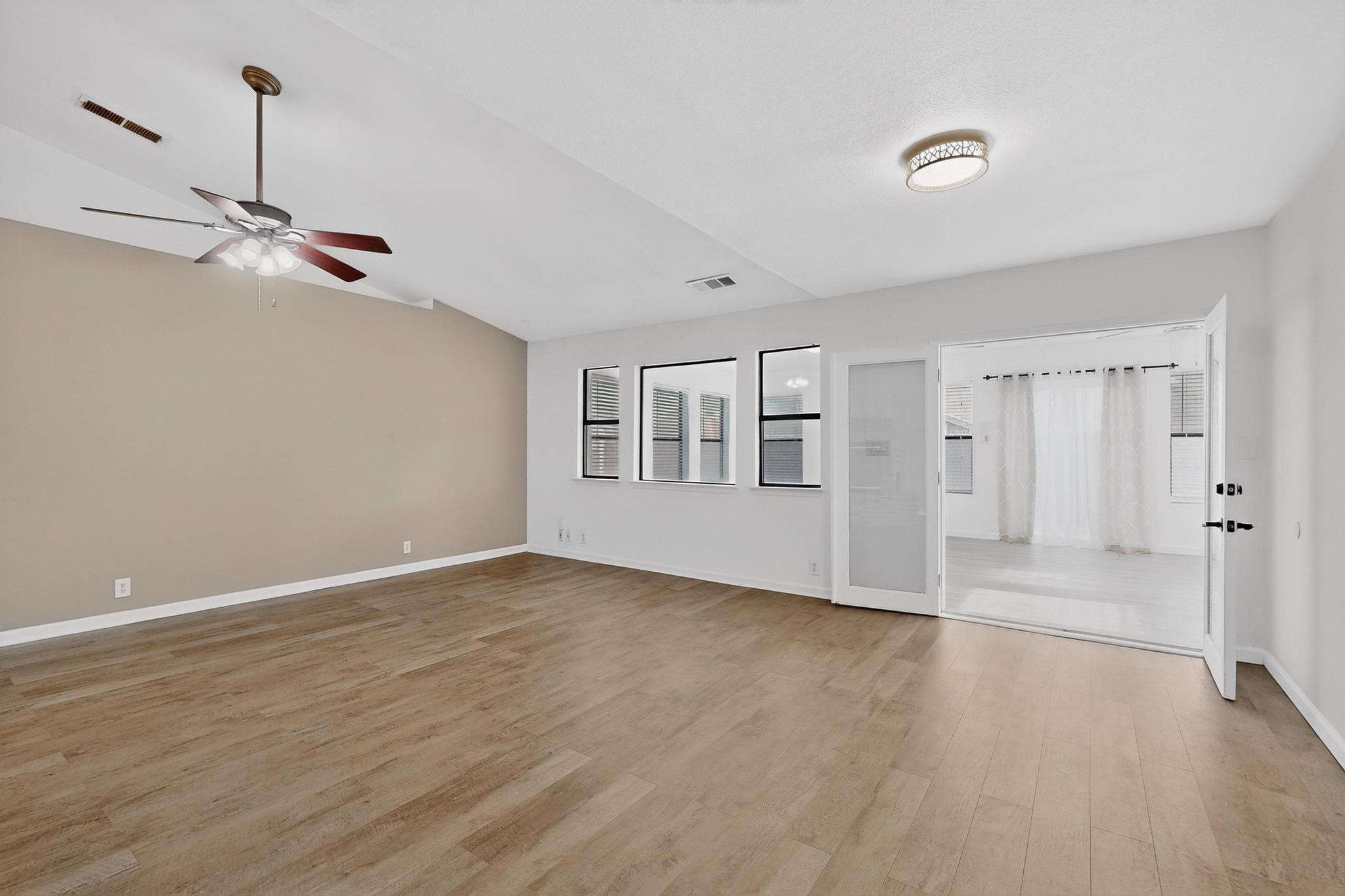 2012 Aspenwood Avenue NW