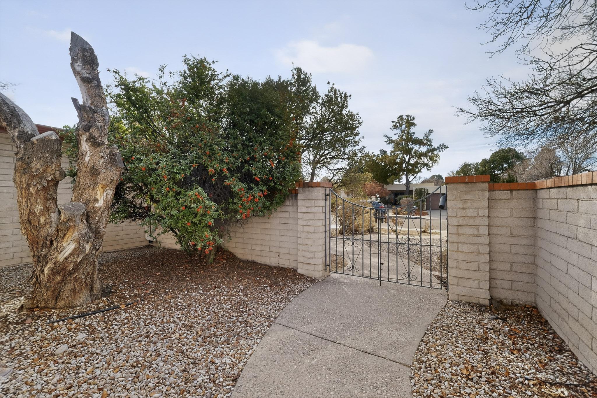 7005 Del Oso Court NE