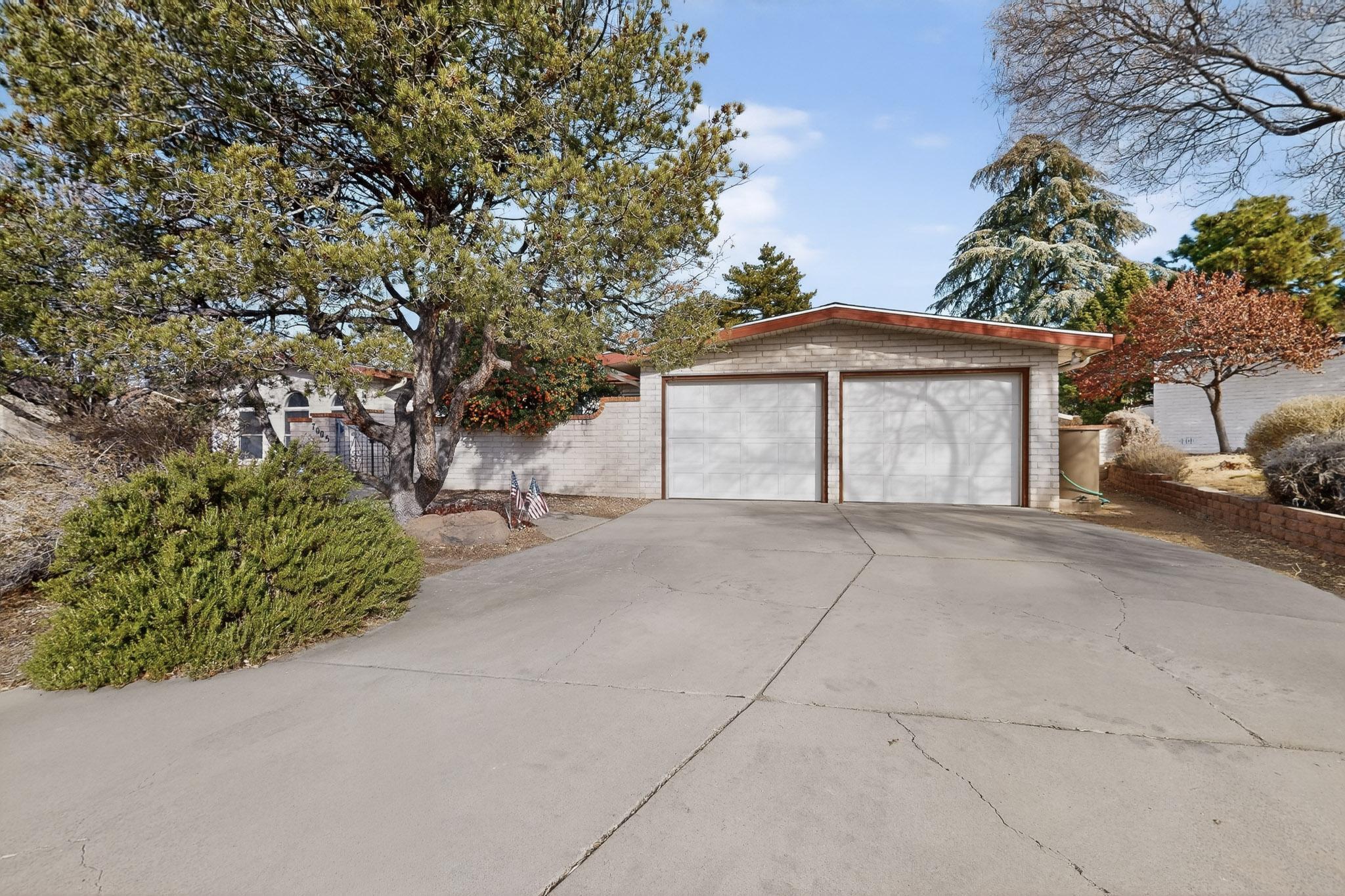 7005 Del Oso Court NE