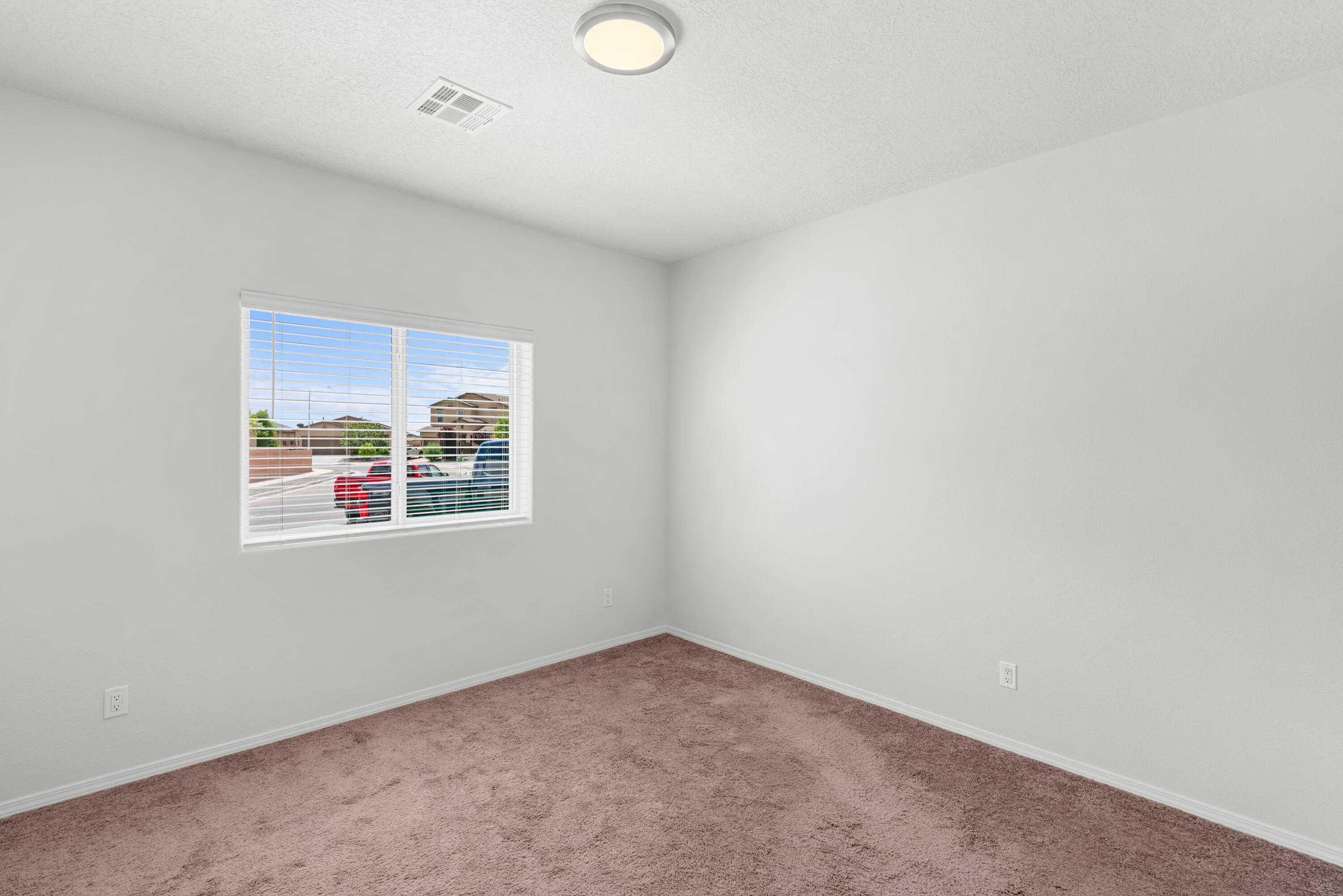 2172 Solara Loop NE