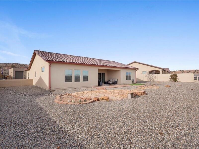 5513 Pikes Peak Loop NE