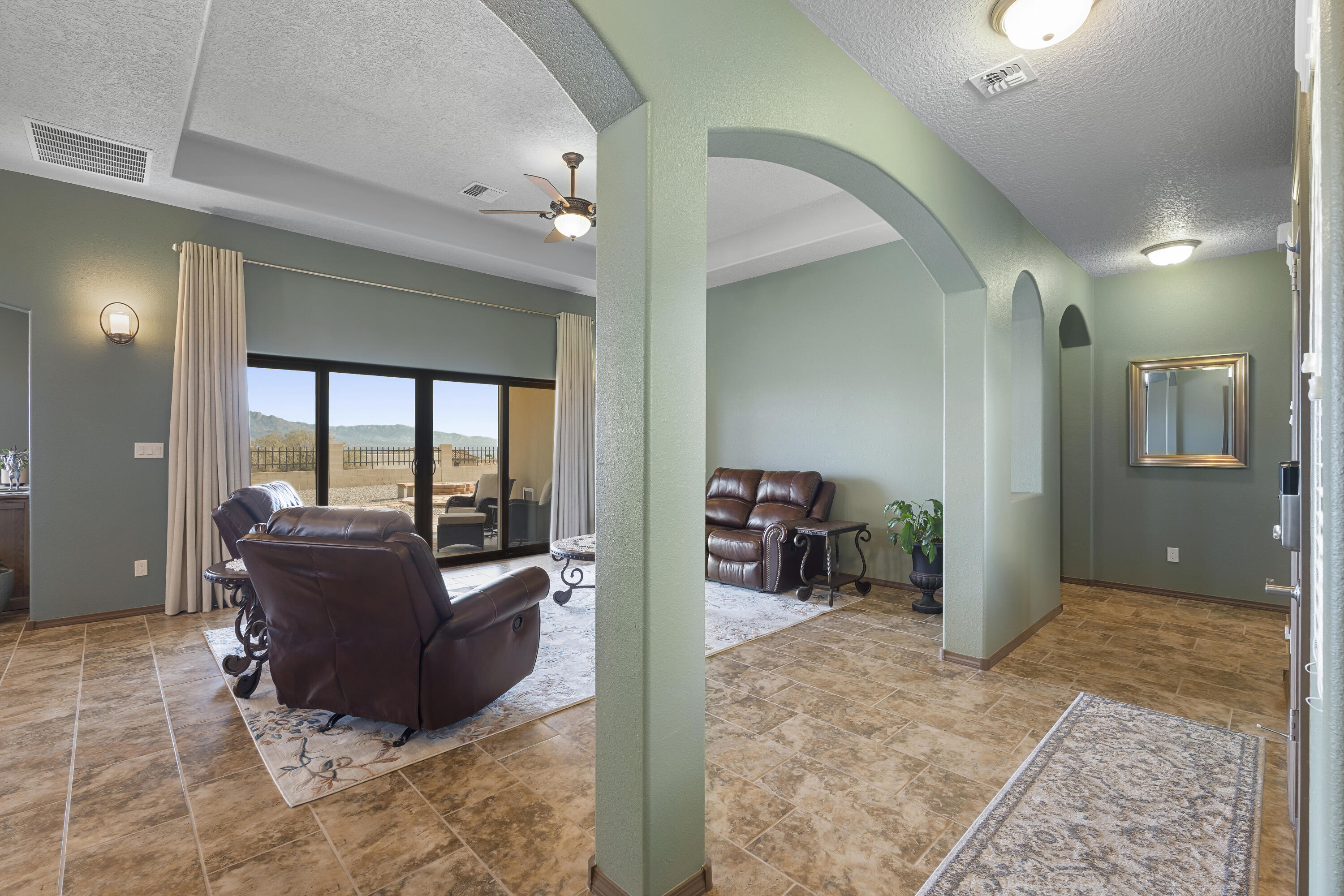 5513 Pikes Peak Loop NE