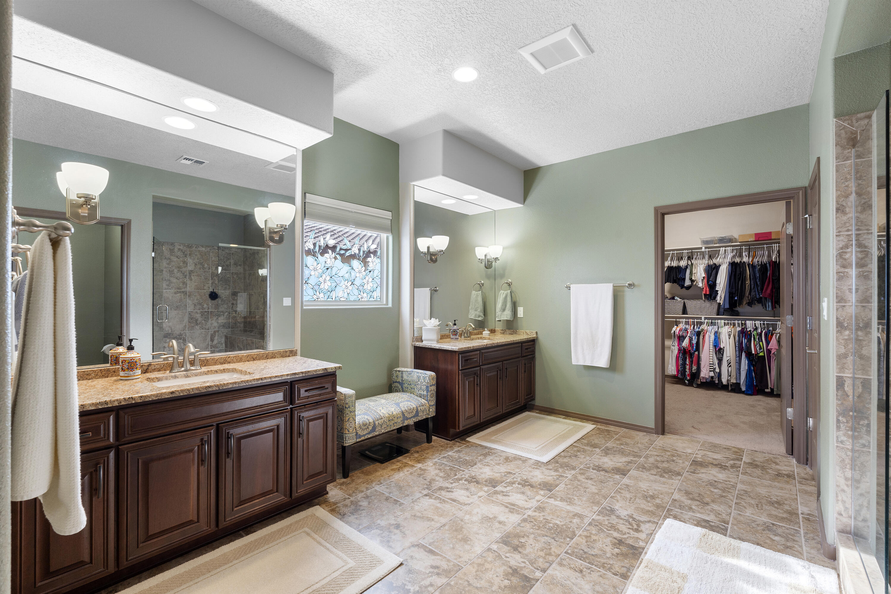 5513 Pikes Peak Loop NE