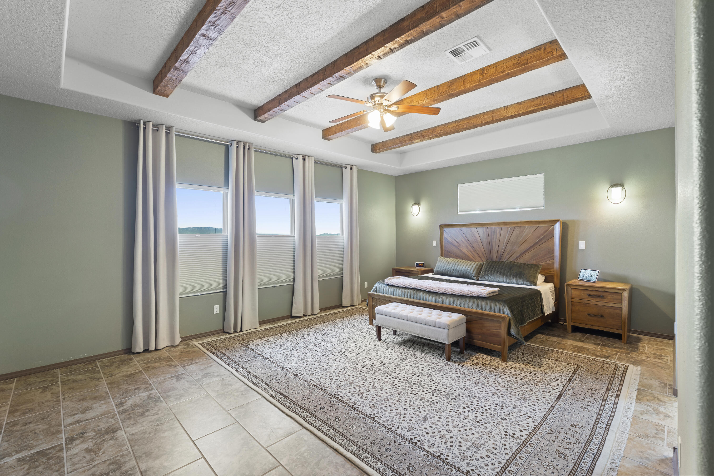 5513 Pikes Peak Loop NE