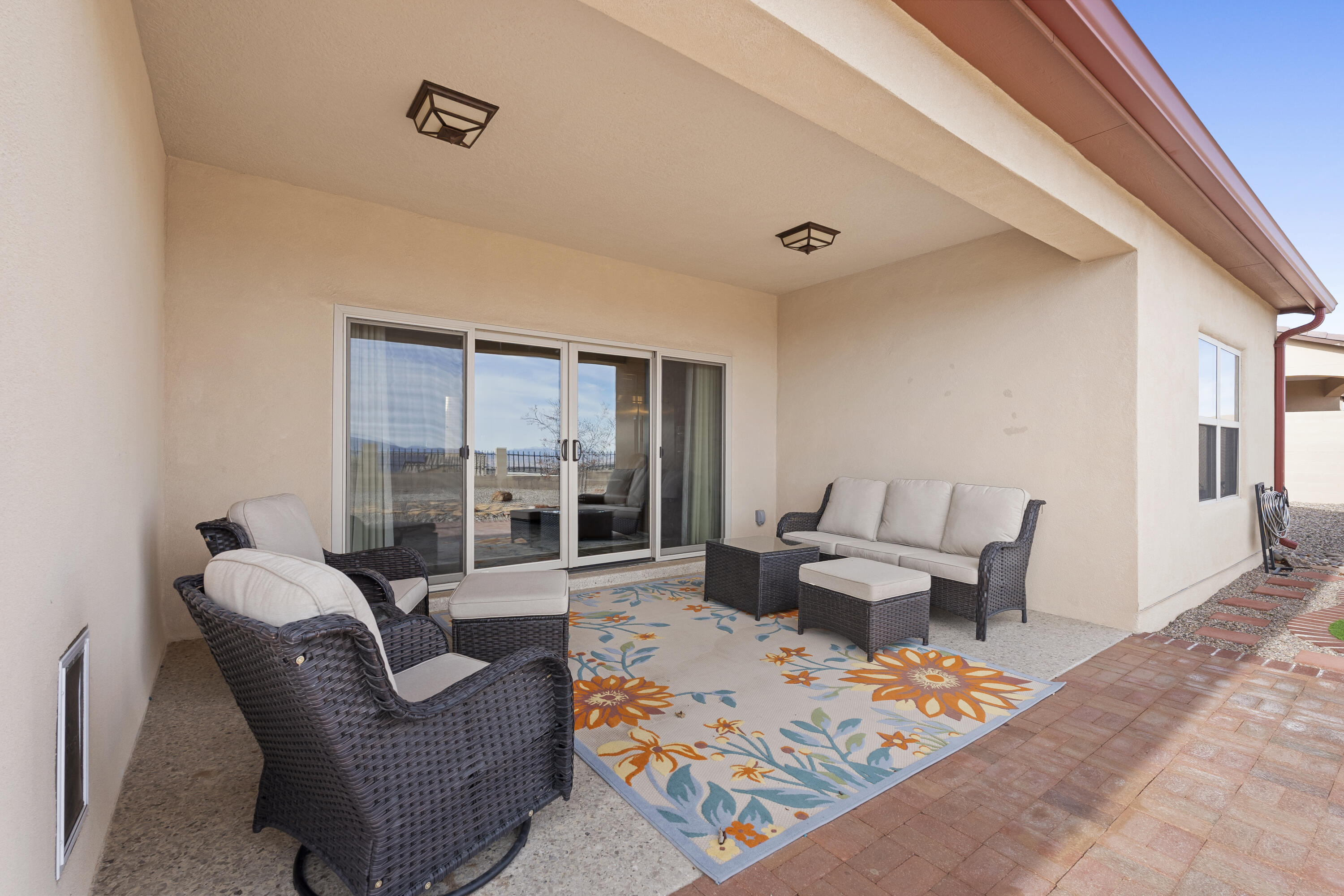 5513 Pikes Peak Loop NE