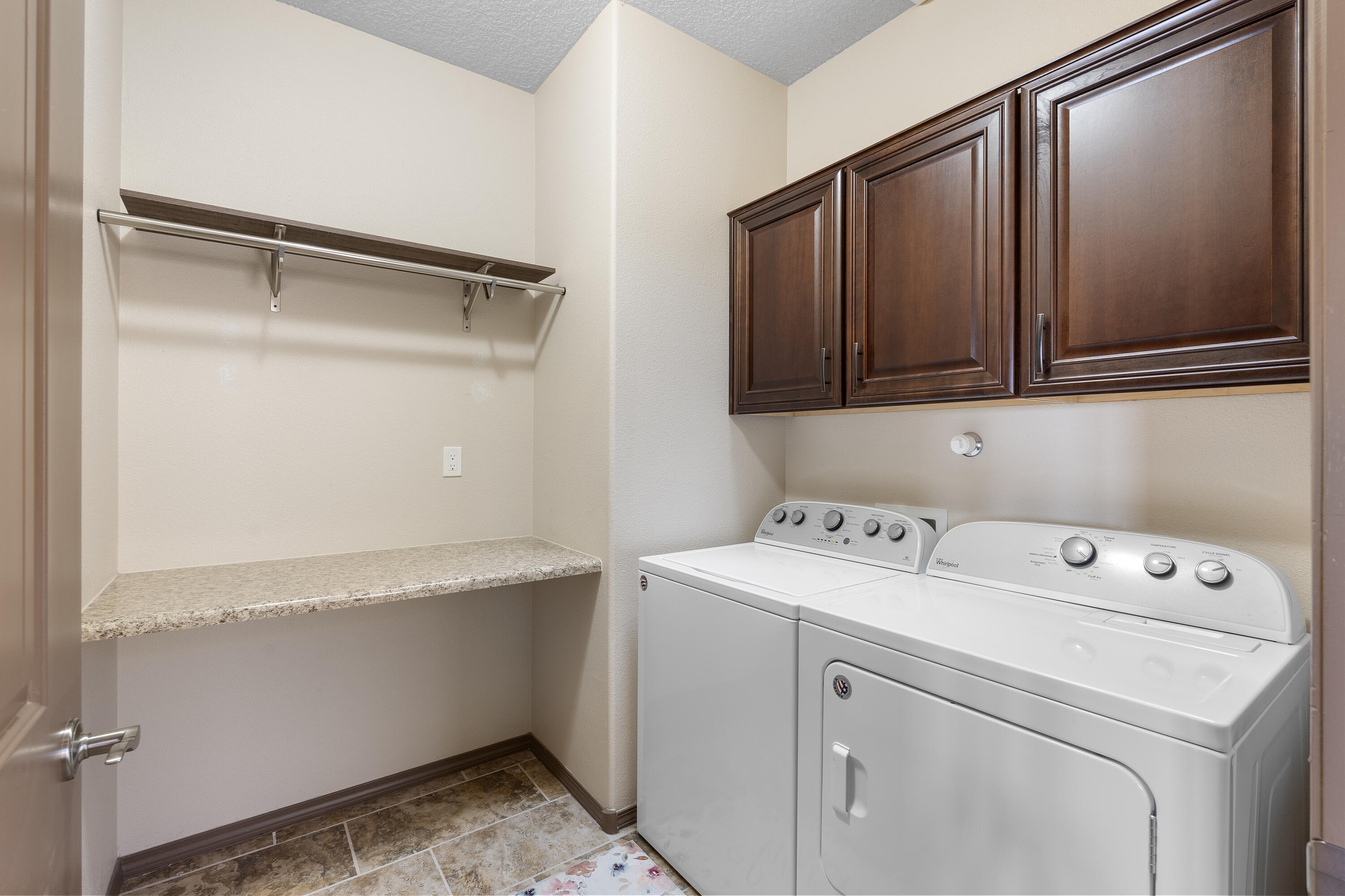 5513 Pikes Peak Loop NE