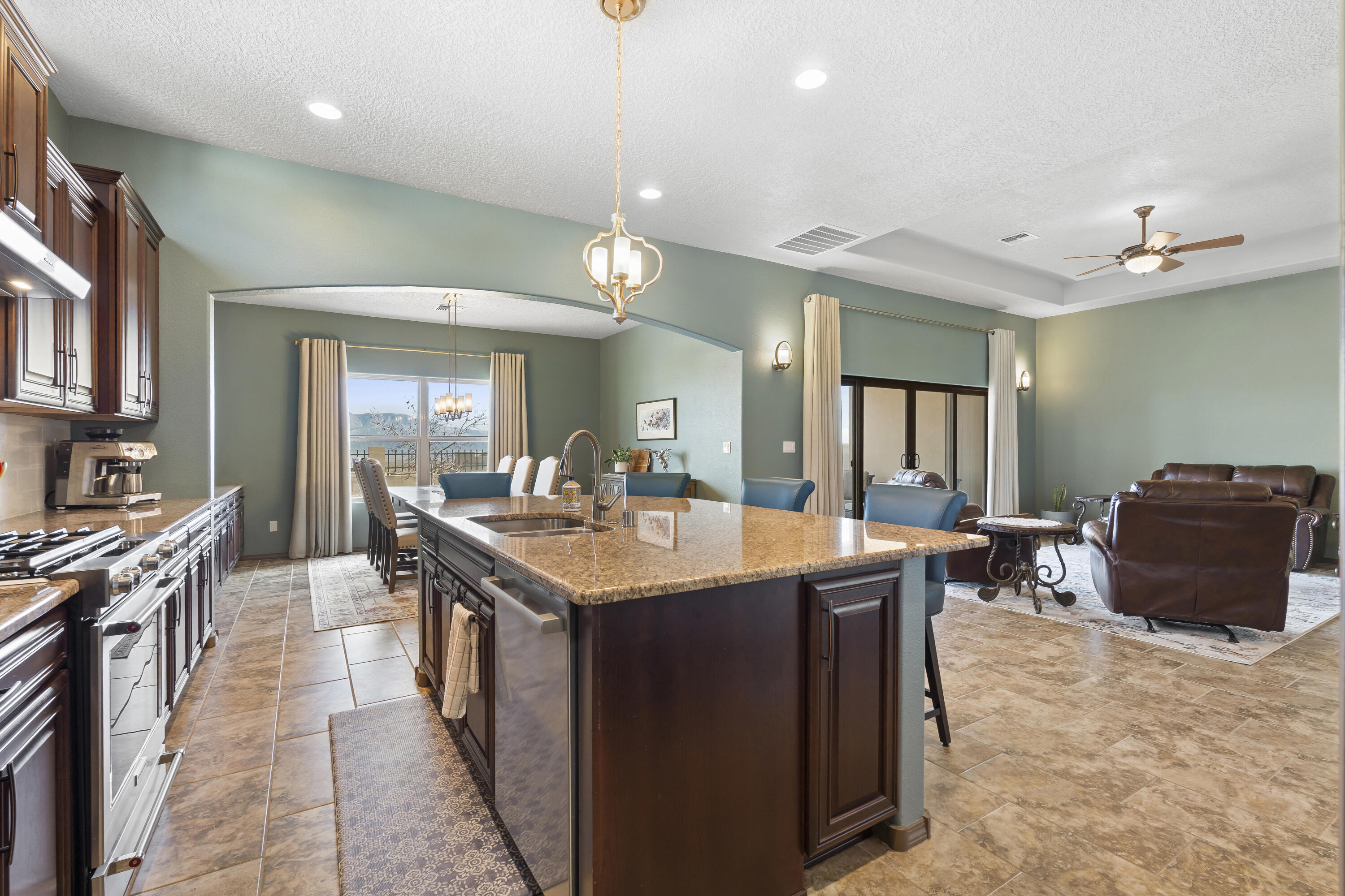 5513 Pikes Peak Loop NE