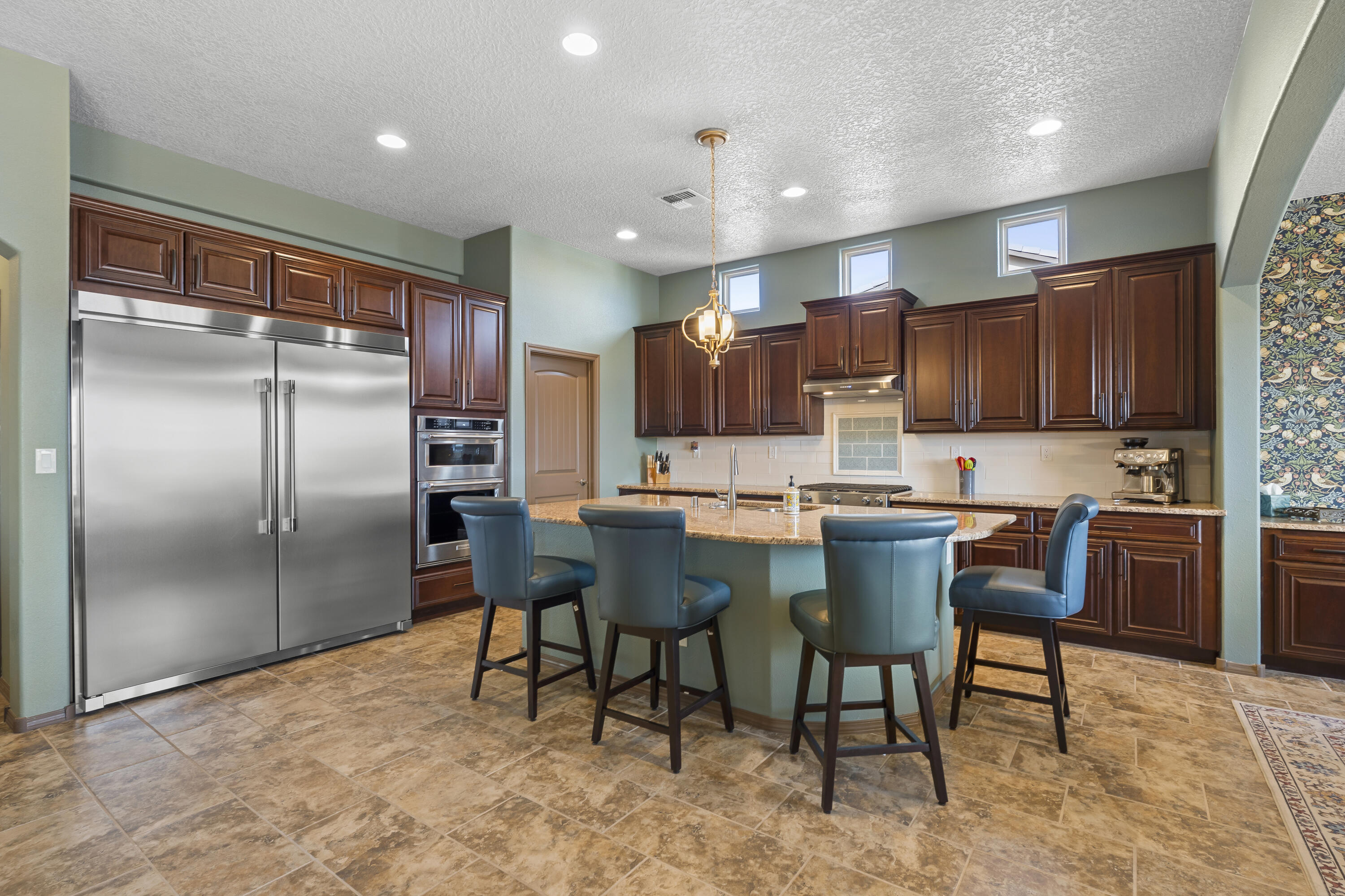 5513 Pikes Peak Loop NE