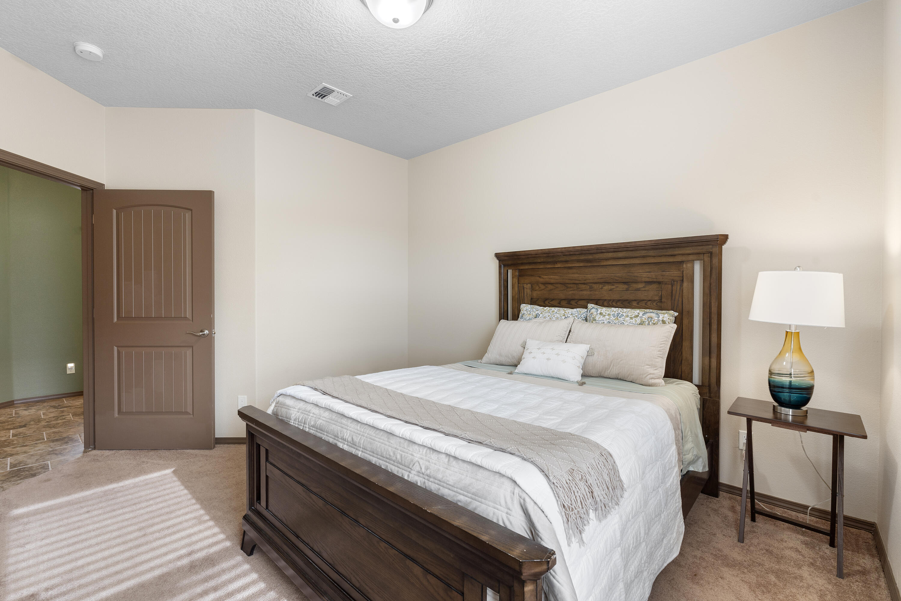 5513 Pikes Peak Loop NE