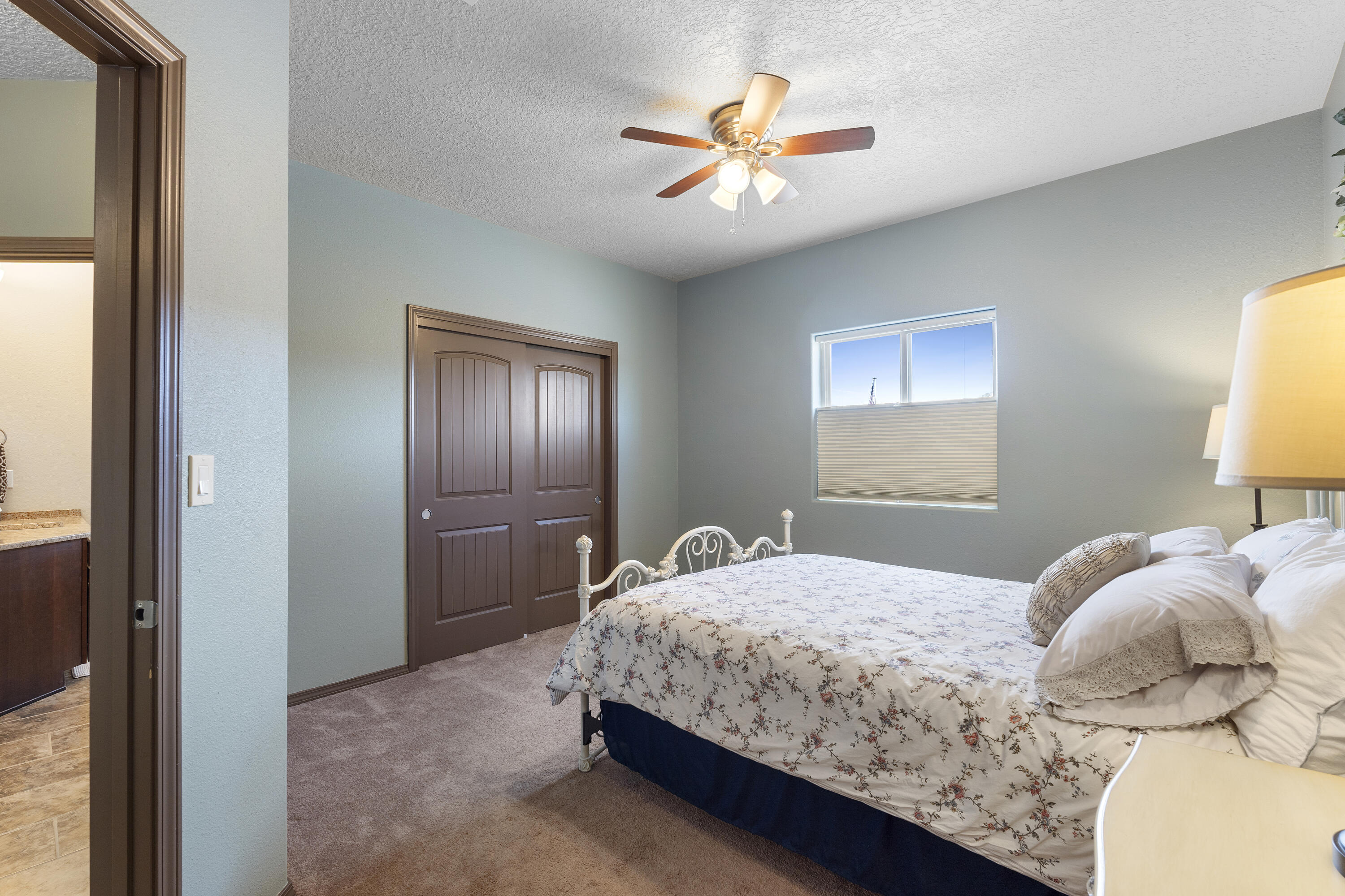 5513 Pikes Peak Loop NE