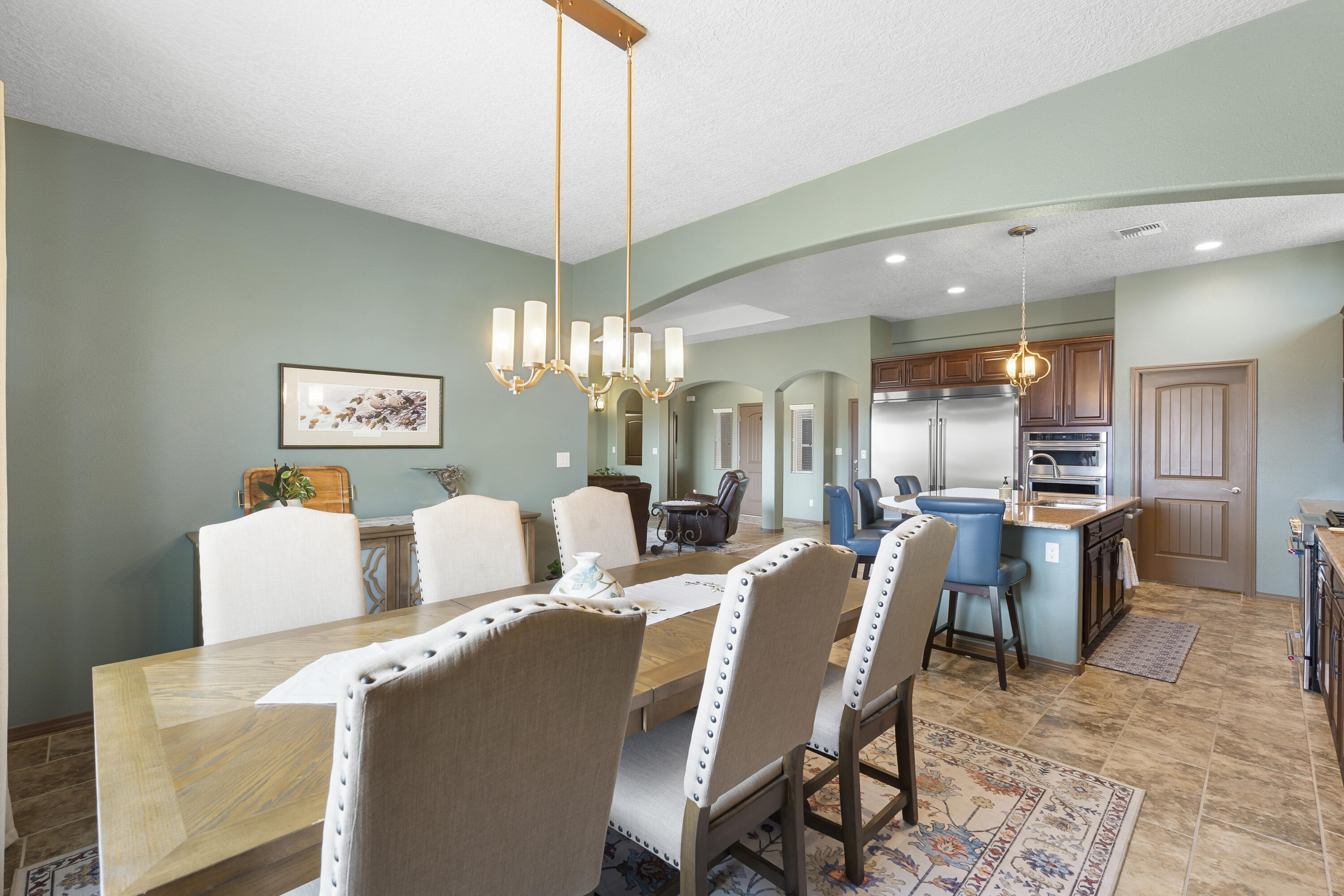 5513 Pikes Peak Loop NE