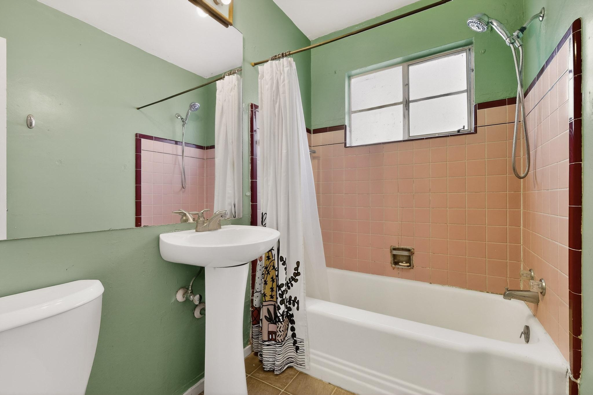 3705 Campus Boulevard NE