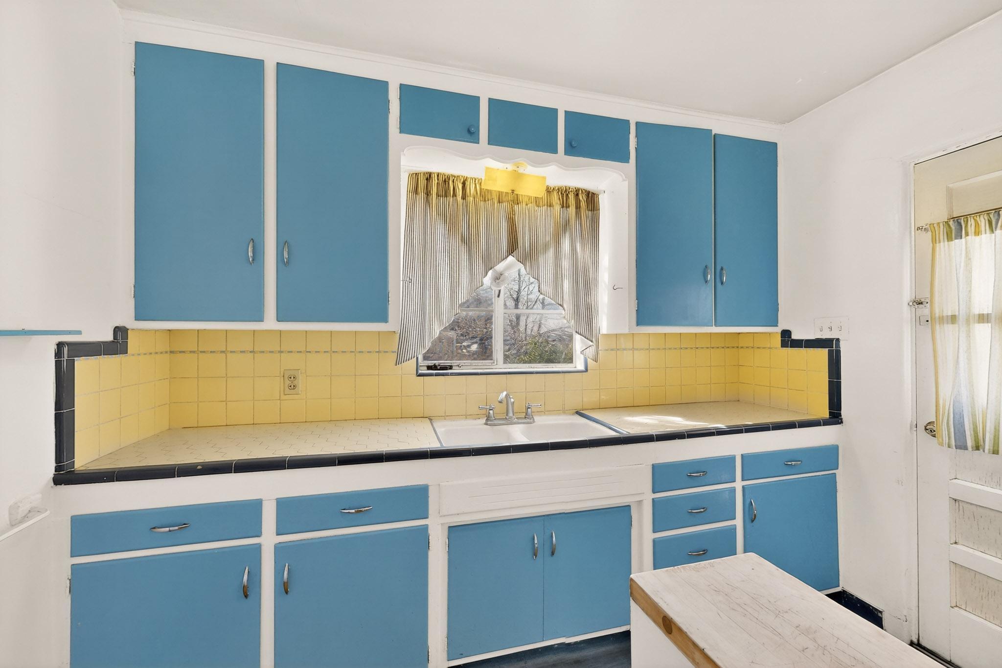 3705 Campus Boulevard NE