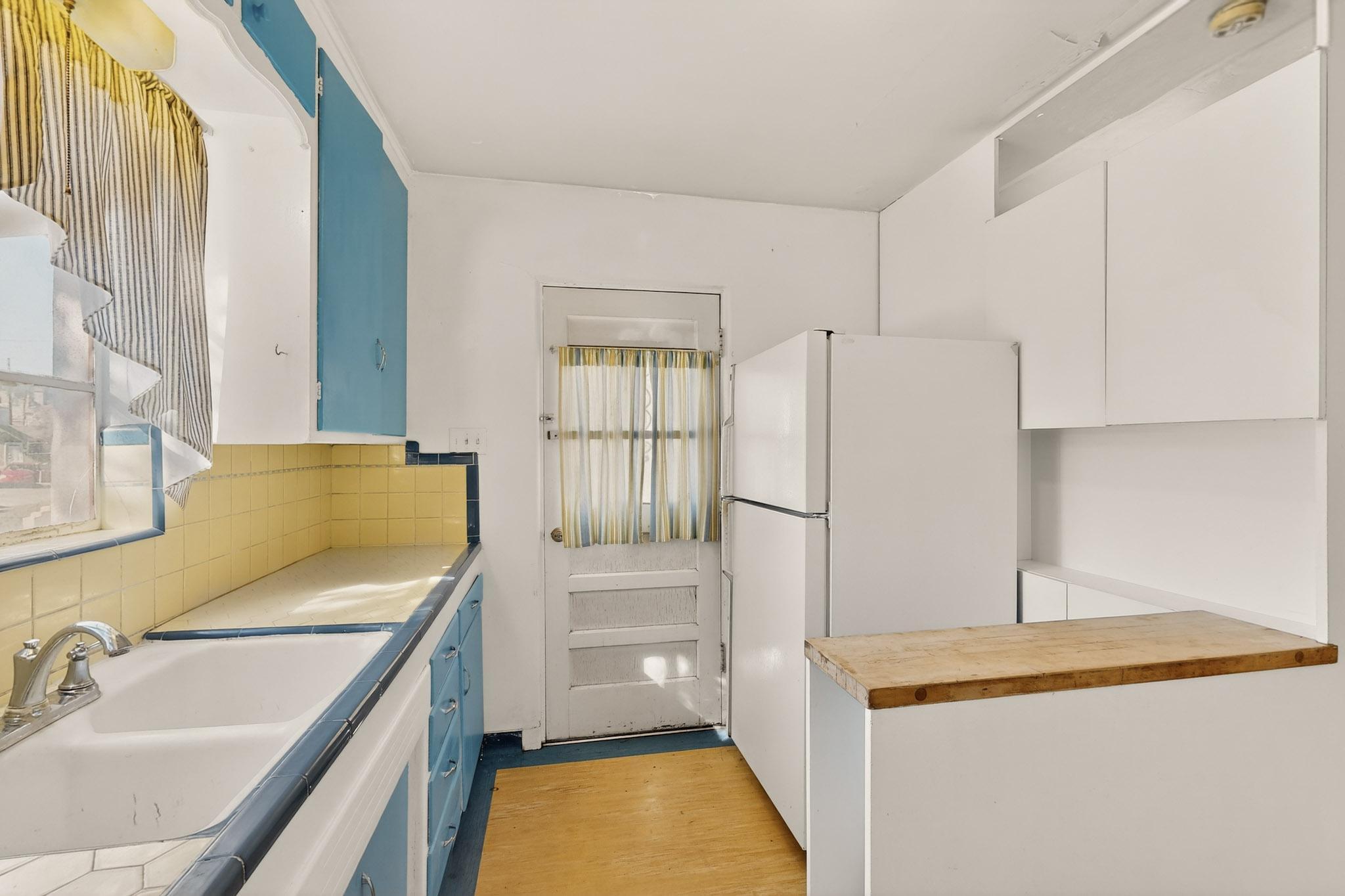 3705 Campus Boulevard NE