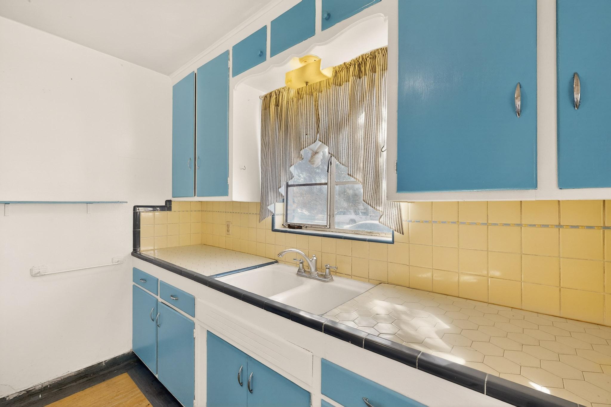 3705 Campus Boulevard NE