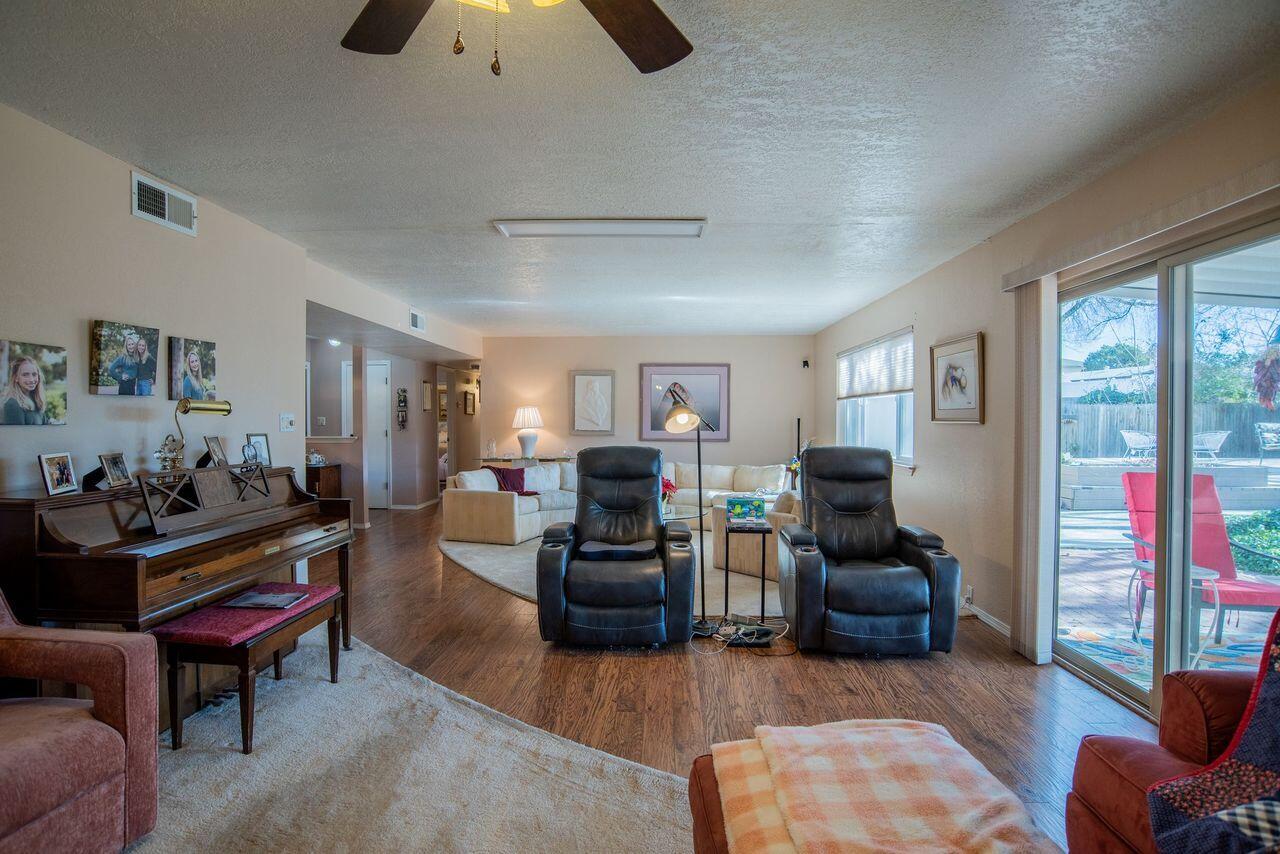 6436 Colleen Avenue NE