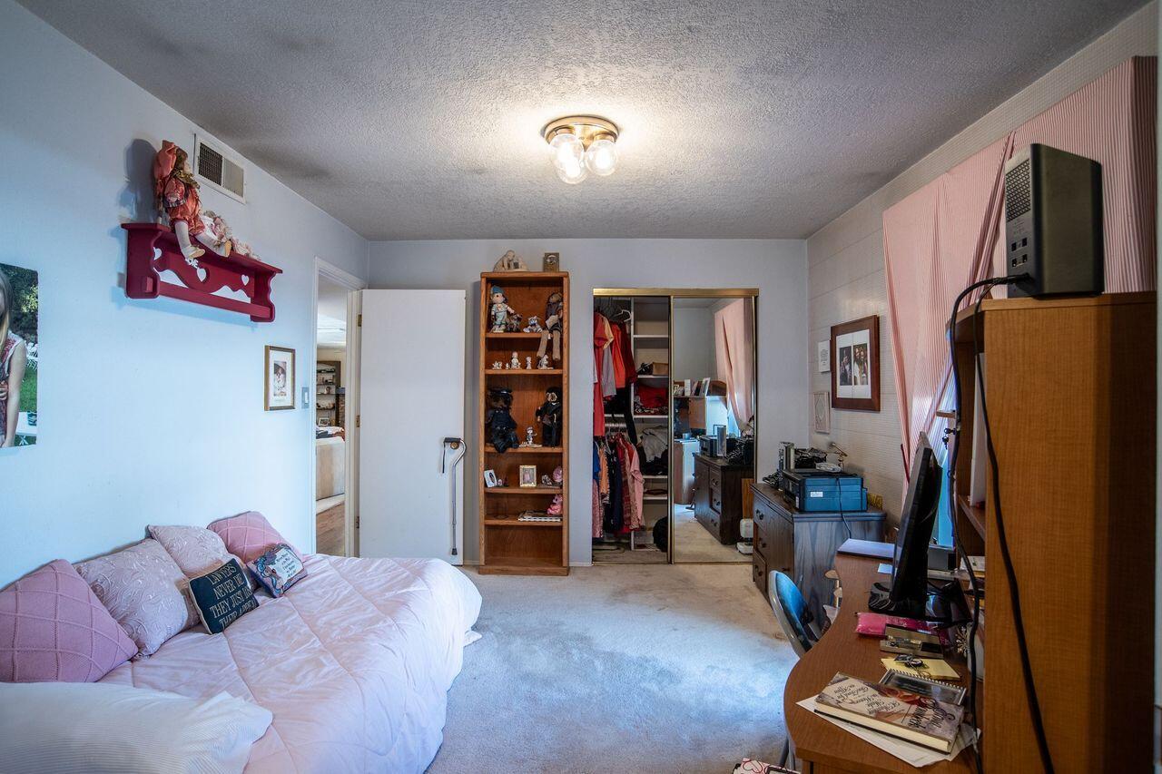 6436 Colleen Avenue NE