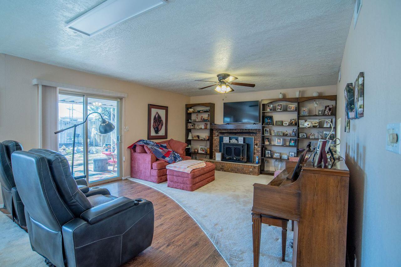 6436 Colleen Avenue NE