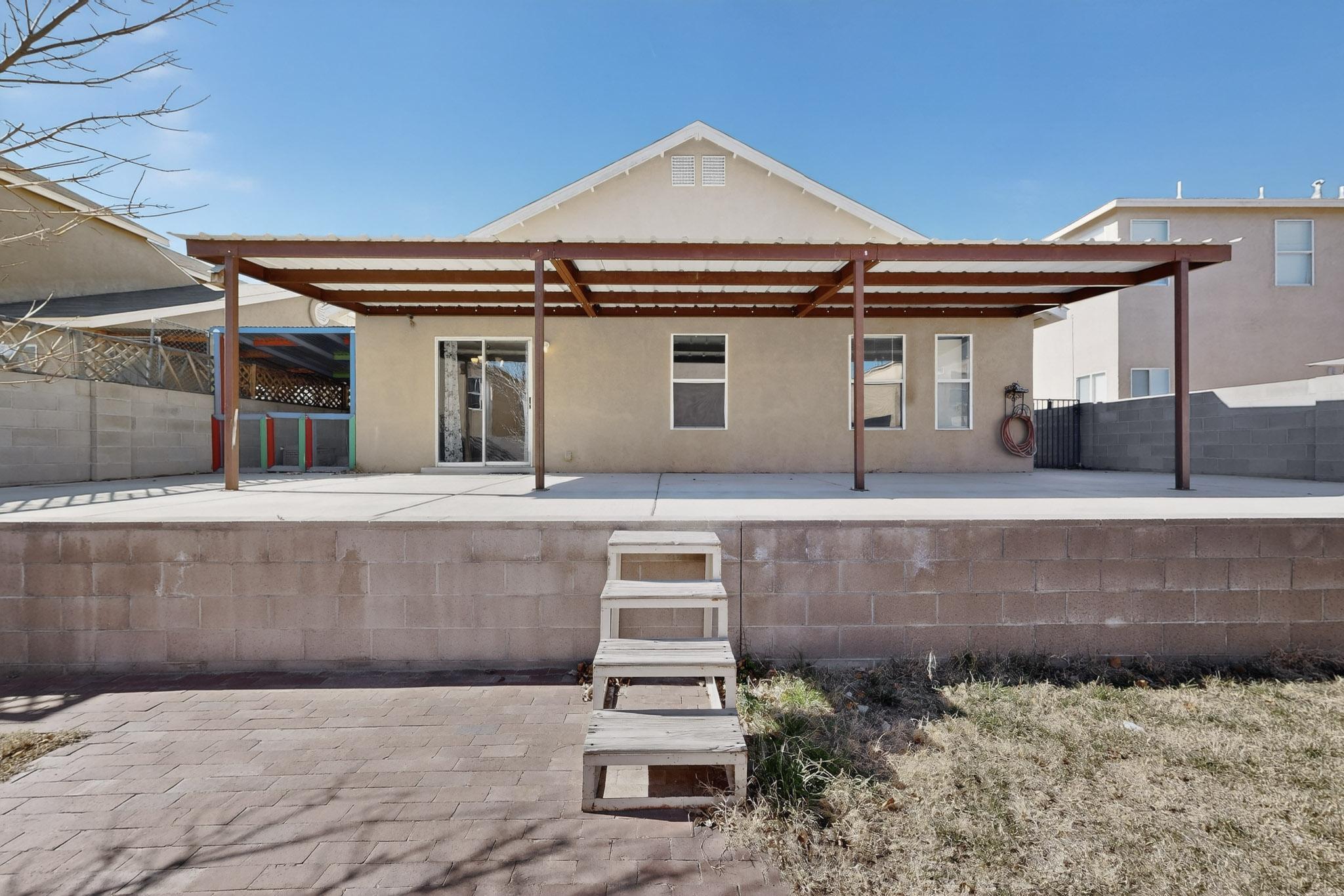 700 Lone Pine Drive SW