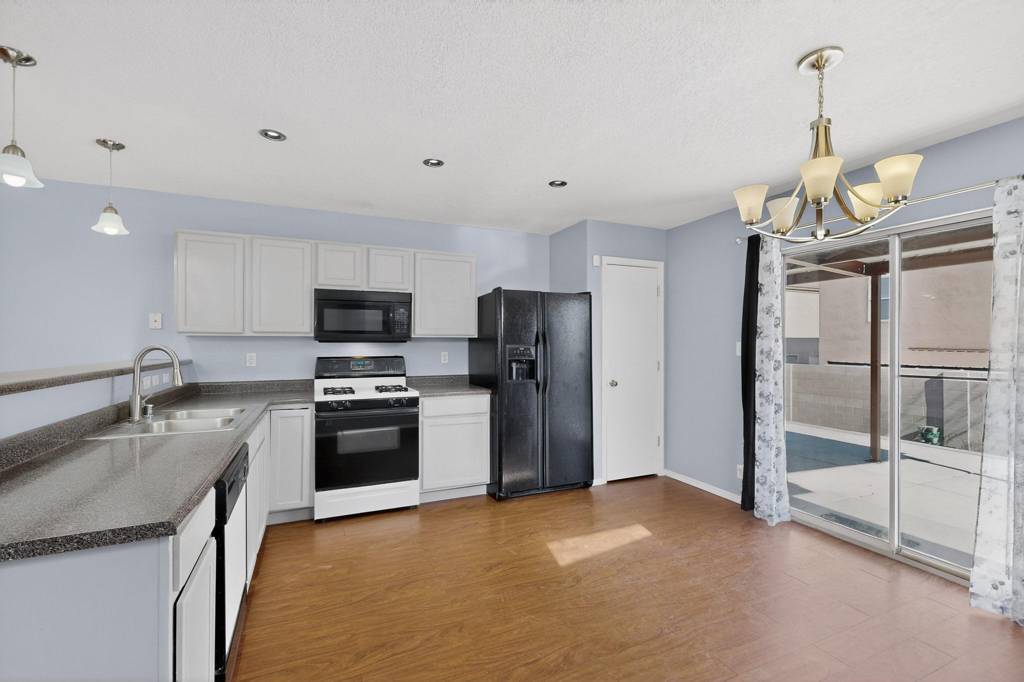 700 Lone Pine Drive SW