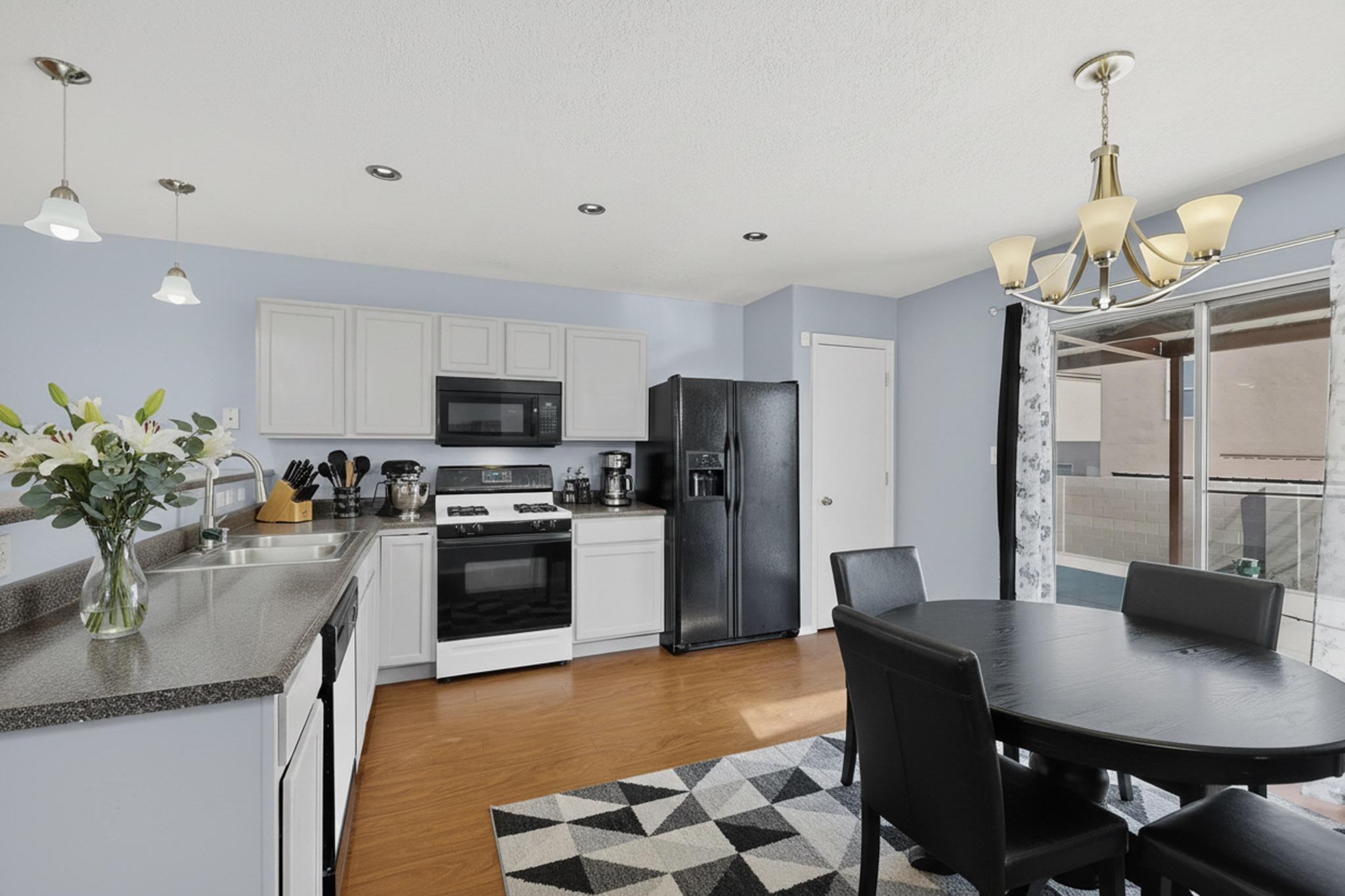 700 Lone Pine Drive SW