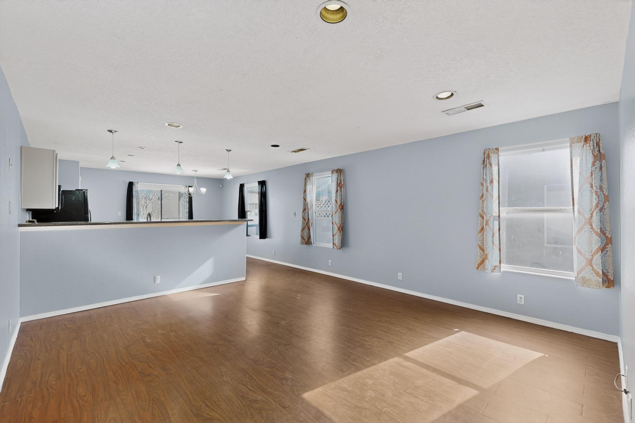 700 Lone Pine Drive SW