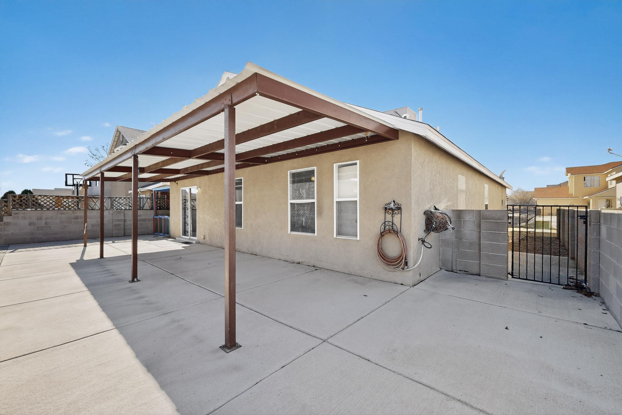 700 Lone Pine Drive SW