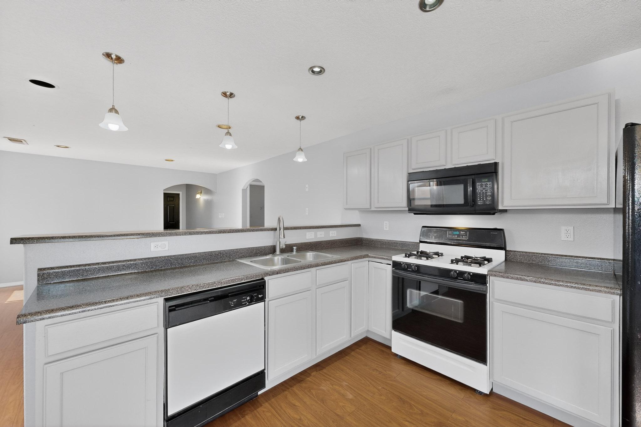 700 Lone Pine Drive SW