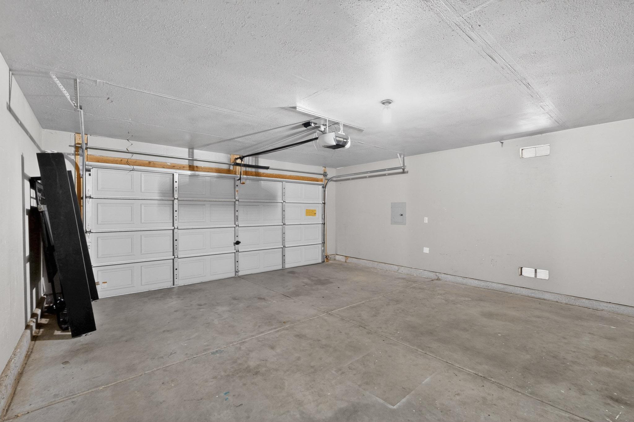 700 Lone Pine Drive SW