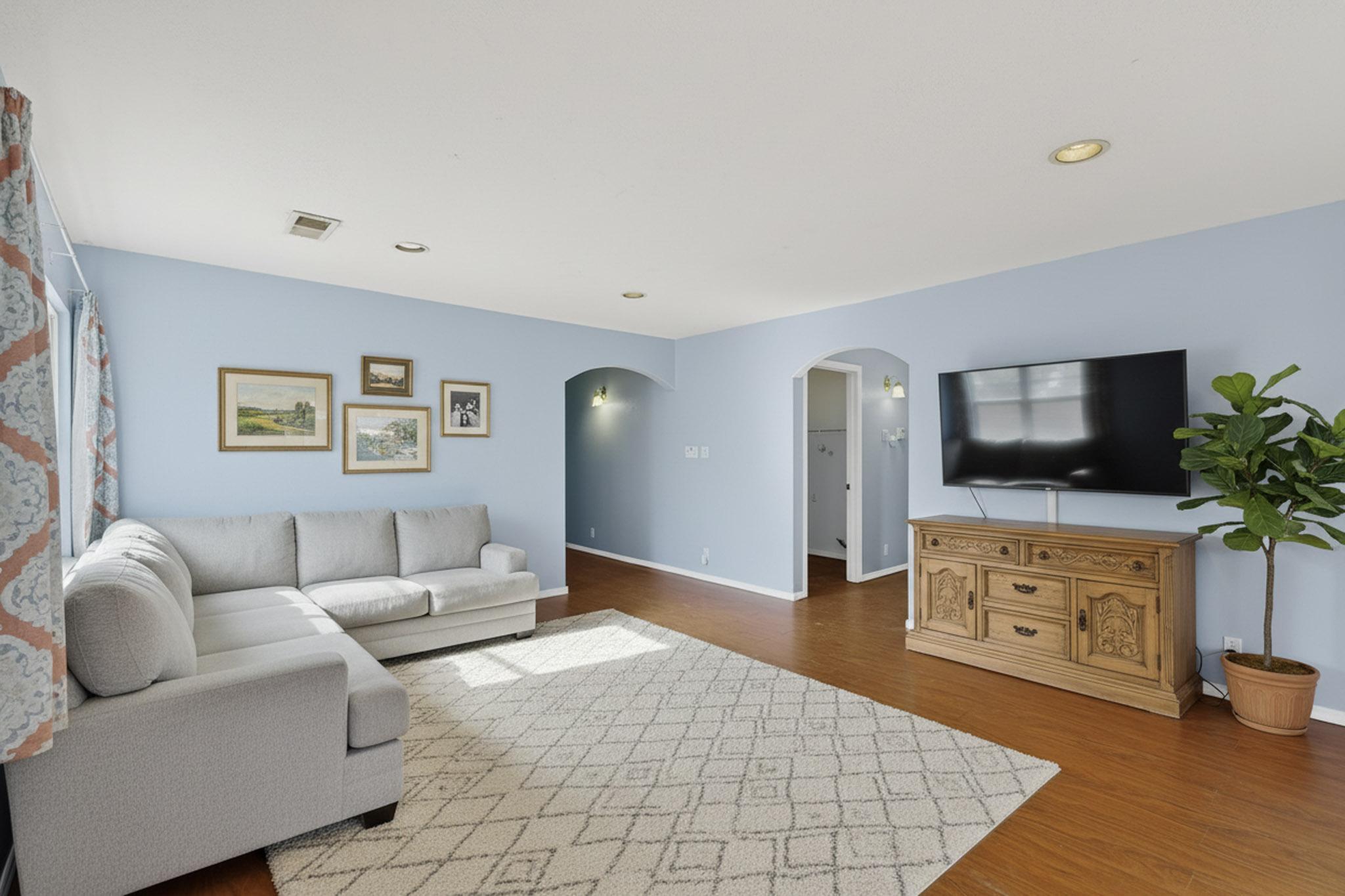 700 Lone Pine Drive SW