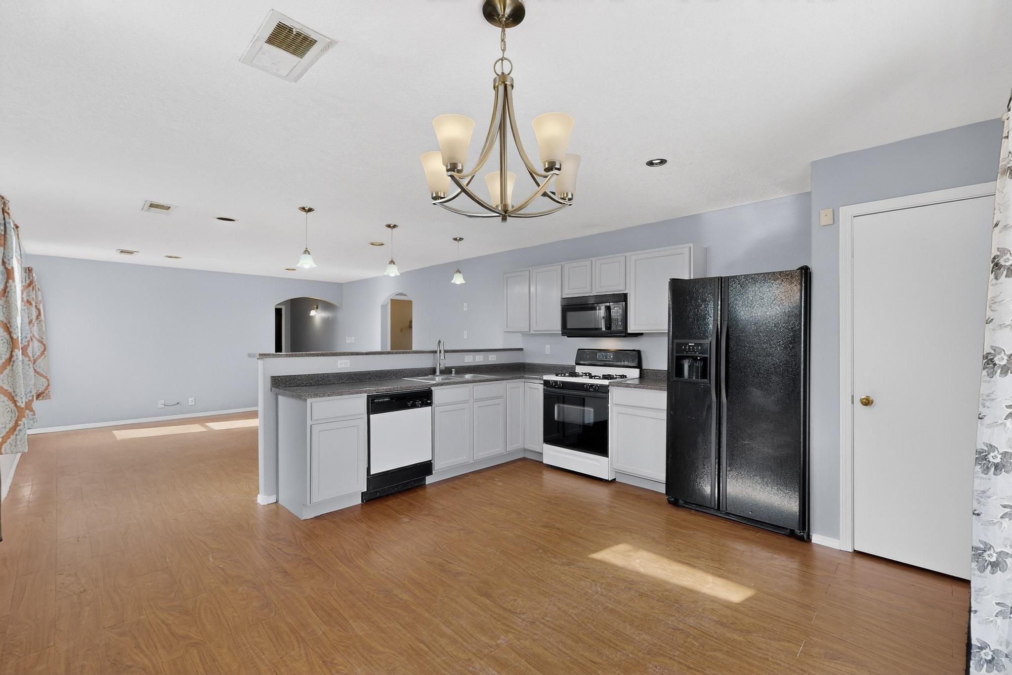 700 Lone Pine Drive SW