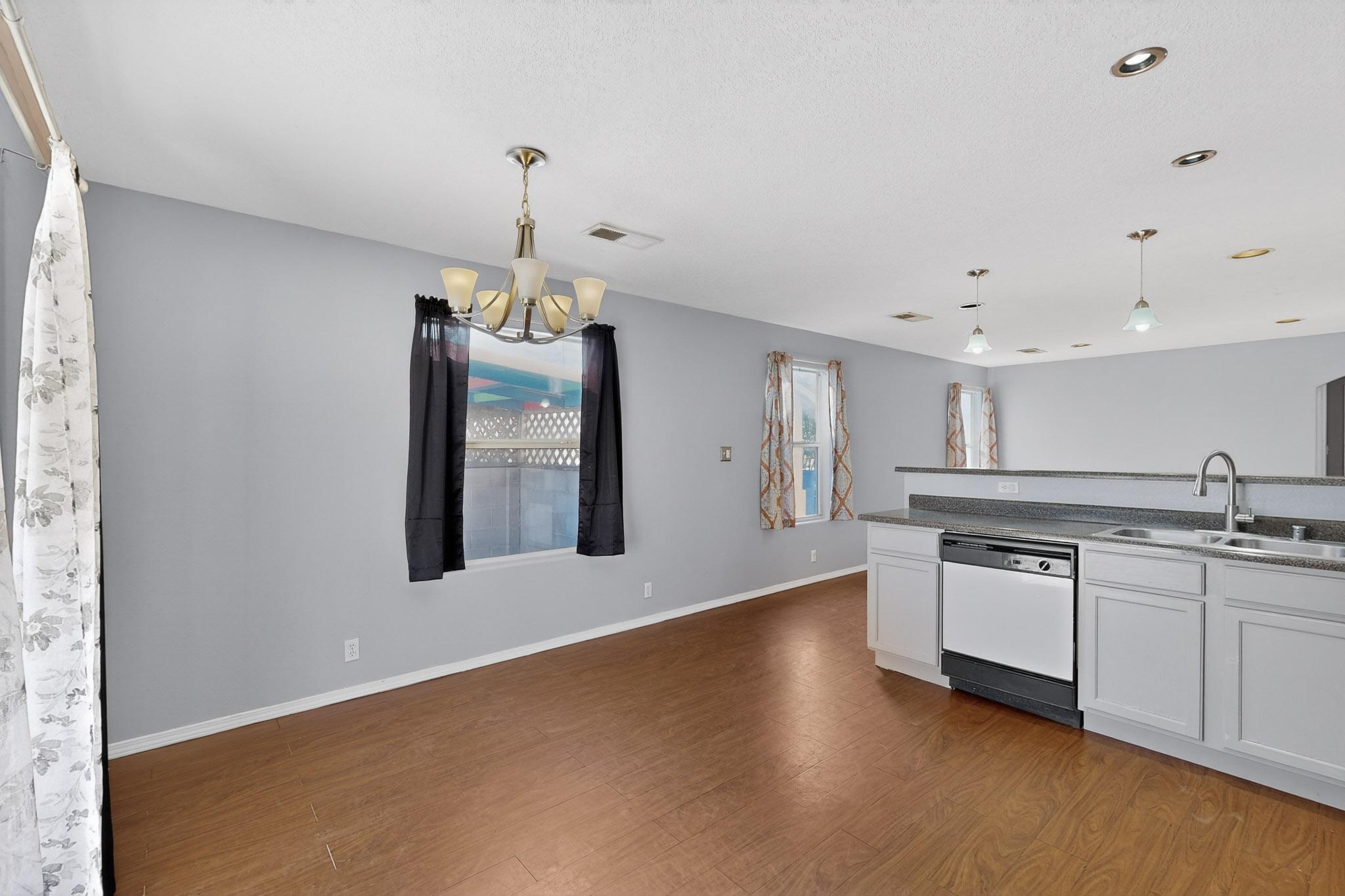 700 Lone Pine Drive SW