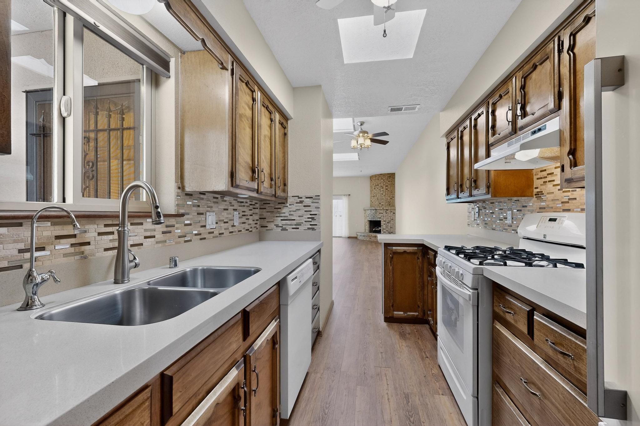 1543 Donette Place NE