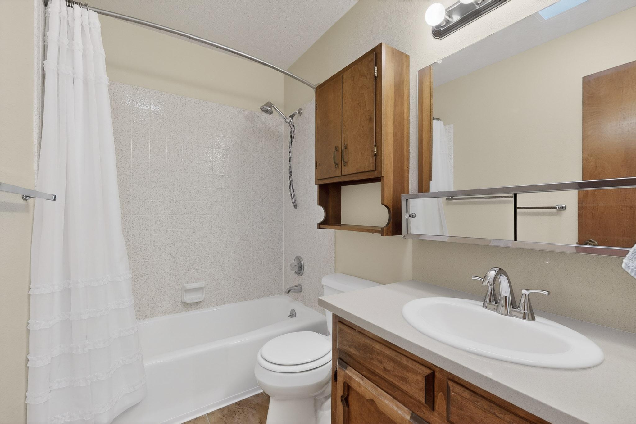 1543 Donette Place NE