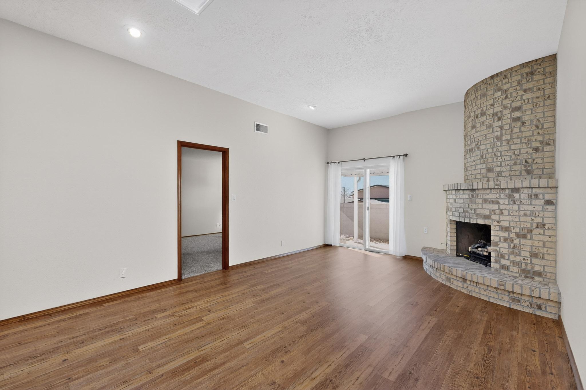 1543 Donette Place NE