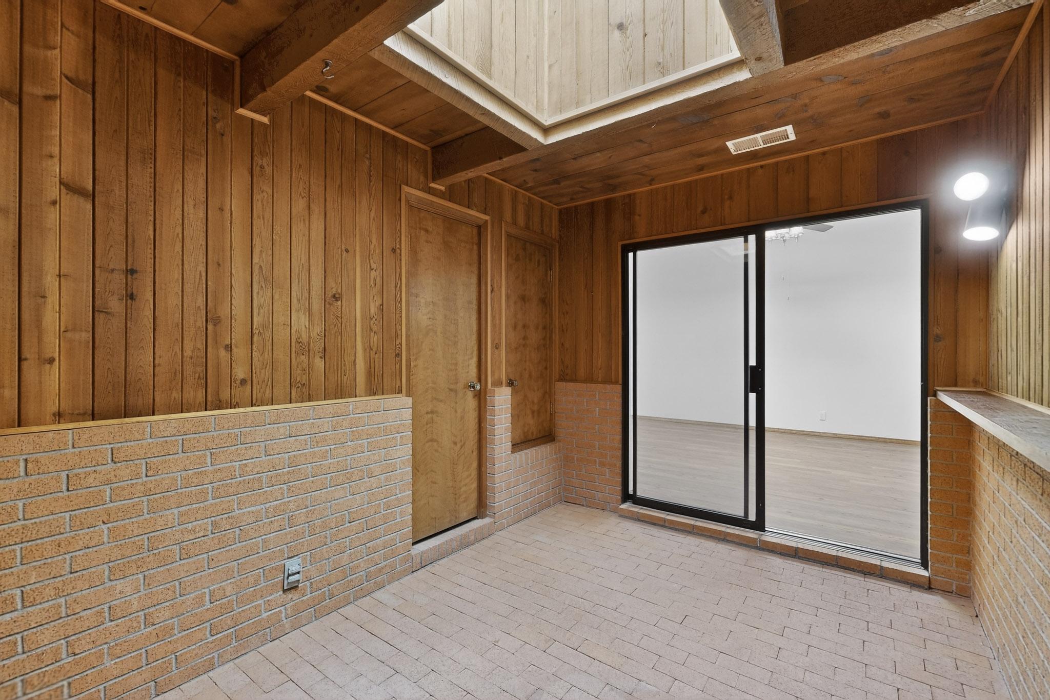 1543 Donette Place NE