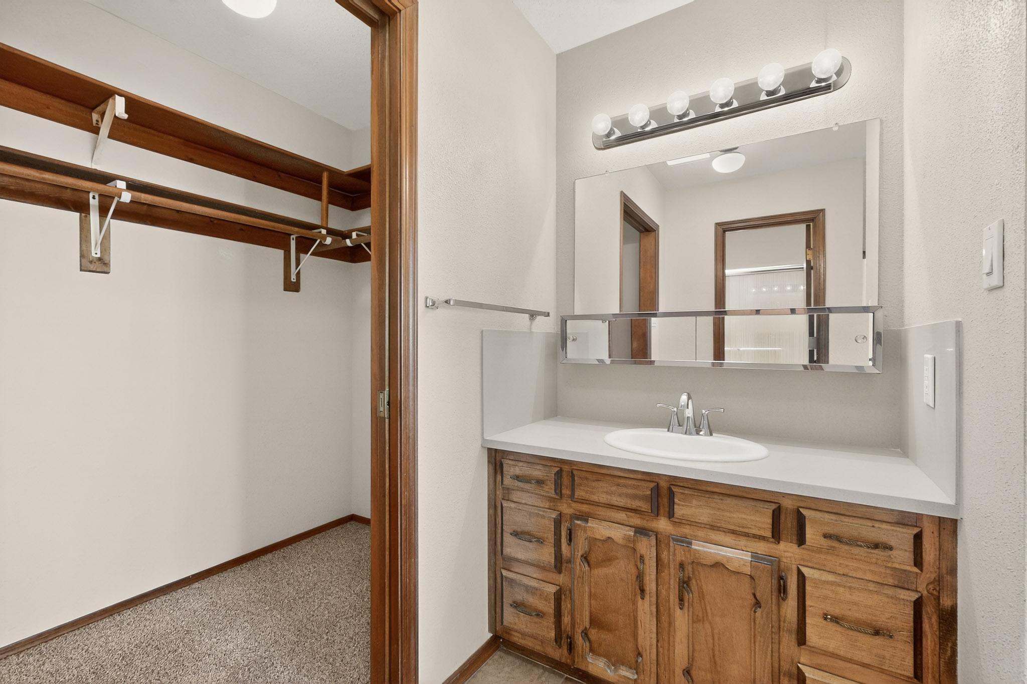 1543 Donette Place NE