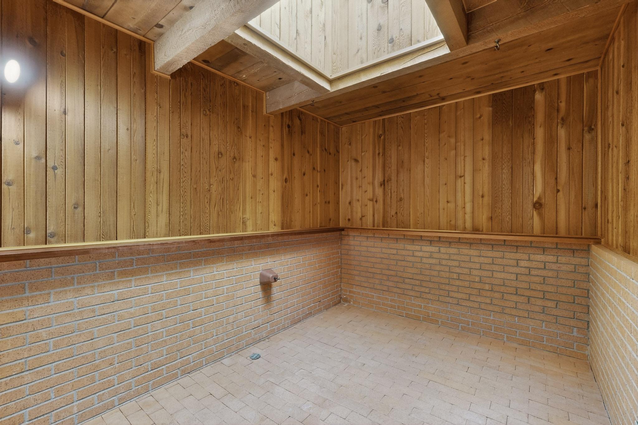 1543 Donette Place NE